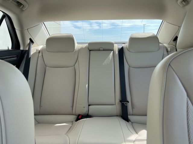 2023 Chrysler 300 Touring L photo 8
