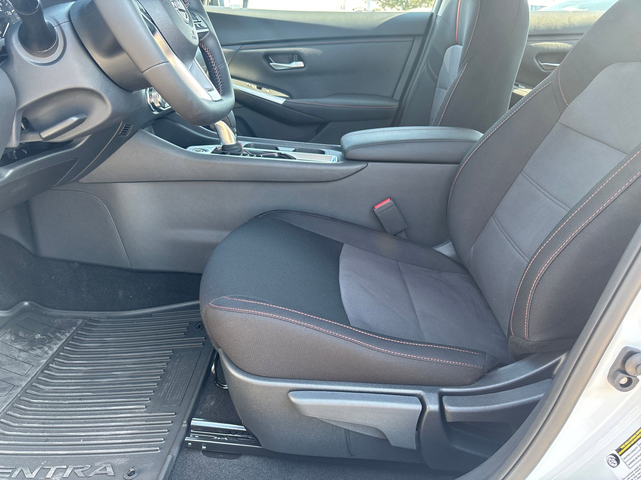 2025 Nissan Sentra SR photo 24