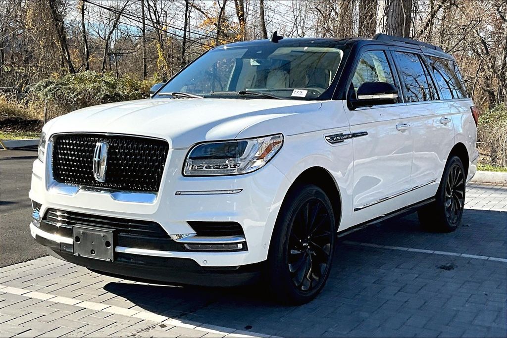 2021 Lincoln Navigator Black Label's photo