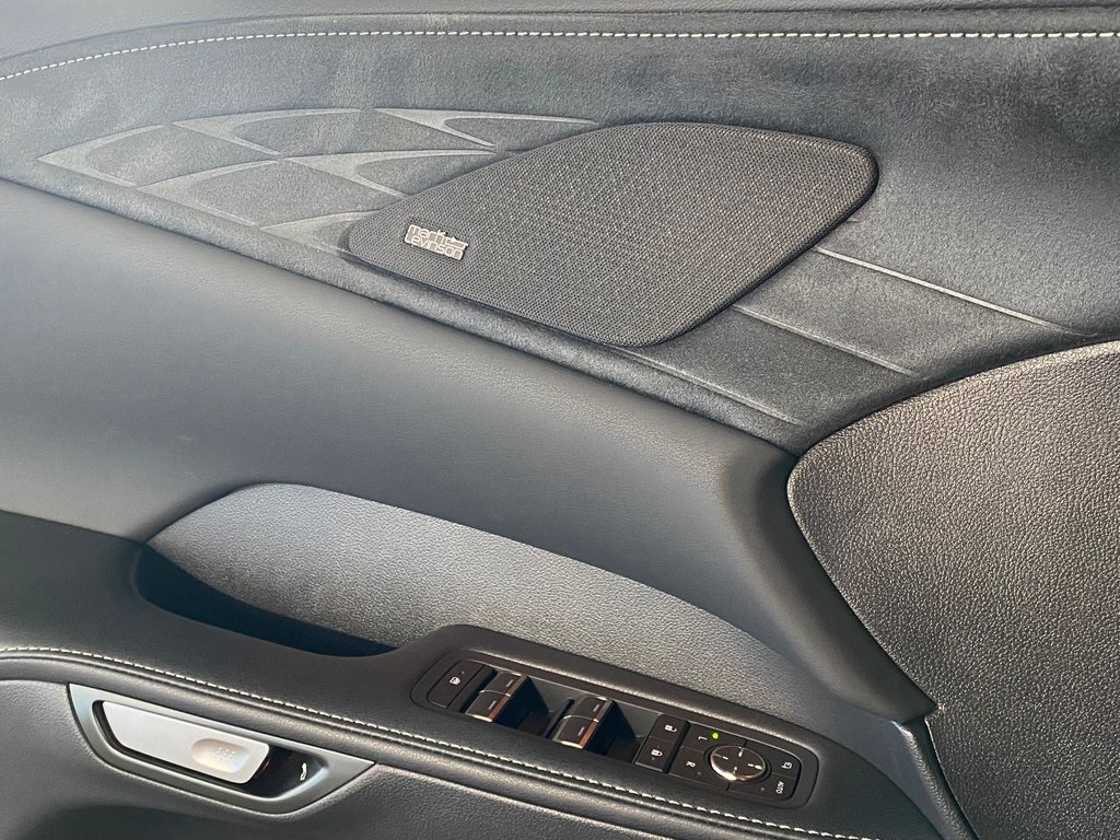 2025 Lexus RX 450h+ Luxury AWD photo 12