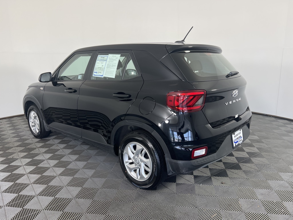 2025 Hyundai Venue SE photo 4
