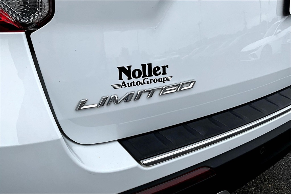 Image 8 of Pre-Owned 2023 Ford Explorer Limited