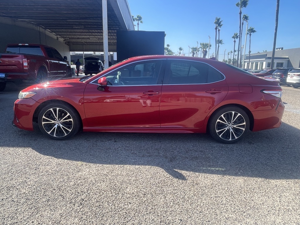 2020 Toyota Camry SE photo 4