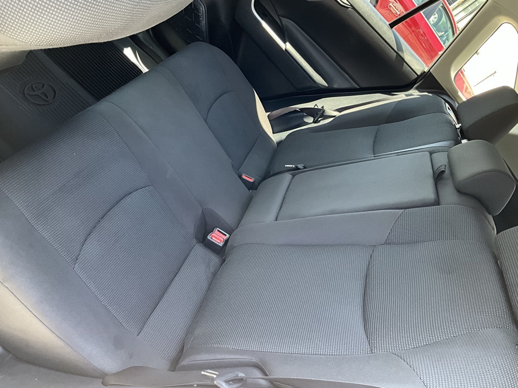 2022 Toyota RAV4 LE photo 19