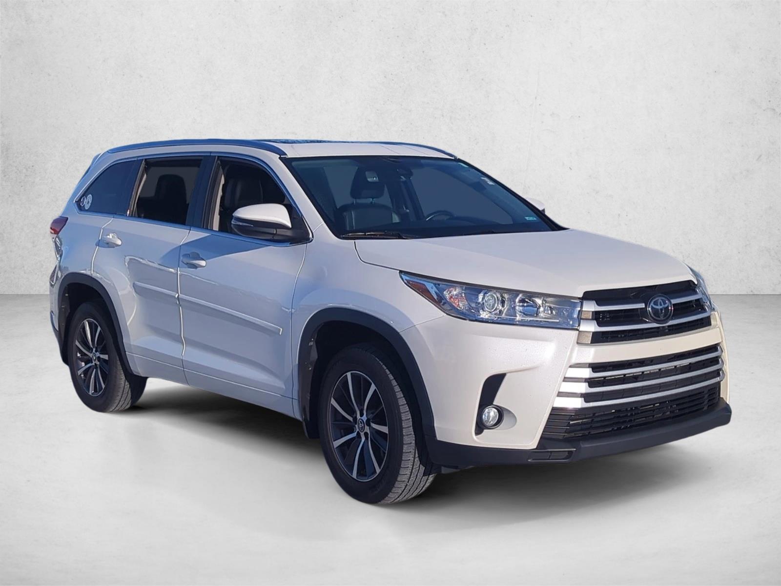 2017 Toyota Highlander XLE photo 2
