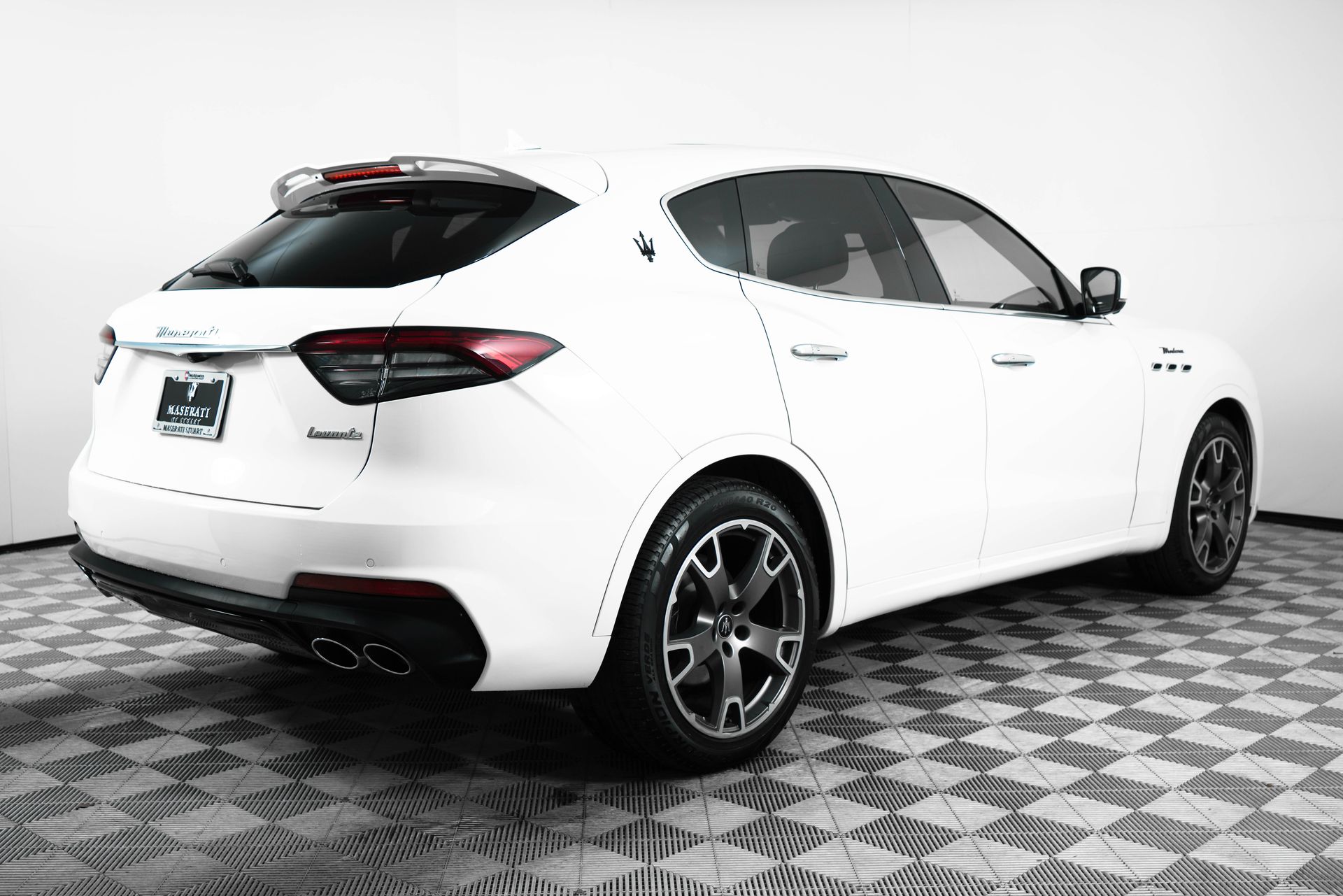 2023 Maserati Levante Modena S photo 3
