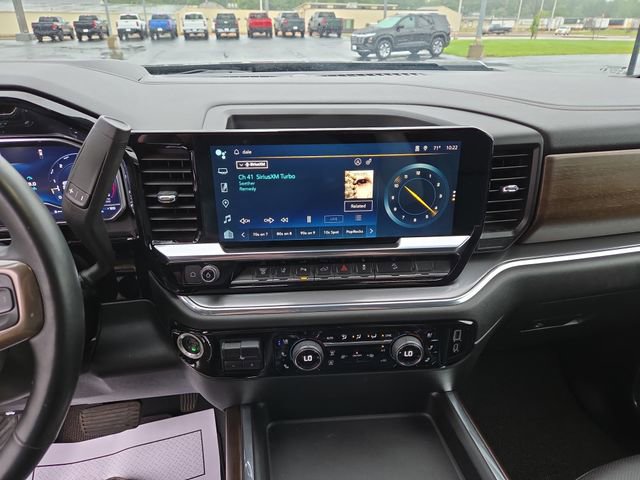 2024 Chevrolet Silverado 3500HD High Country photo 17
