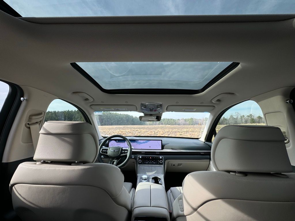 2025 Genesis GV80 2.5T Prestige photo 2