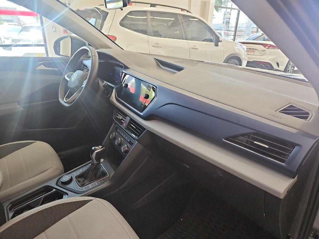 2022 Volkswagen Taos SE photo 13