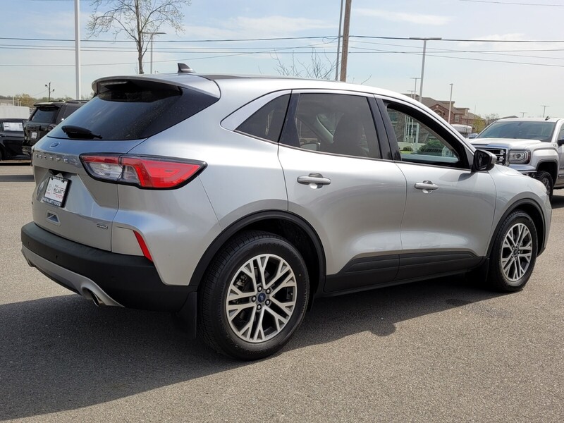 2022 Ford Escape SE Sport Hybrid photo 3