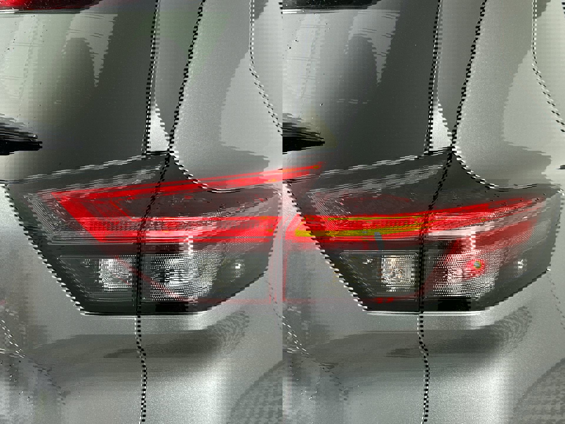 2022 Nissan Rogue SV photo 23