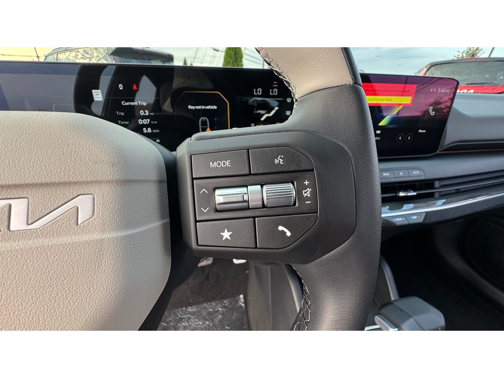2025 Kia K4 GT-Line Turbo photo 8