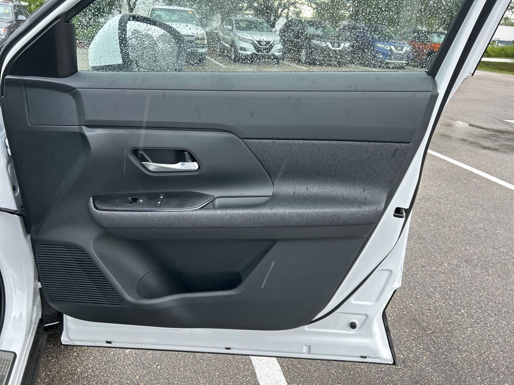2025 Nissan Kicks SV photo 31