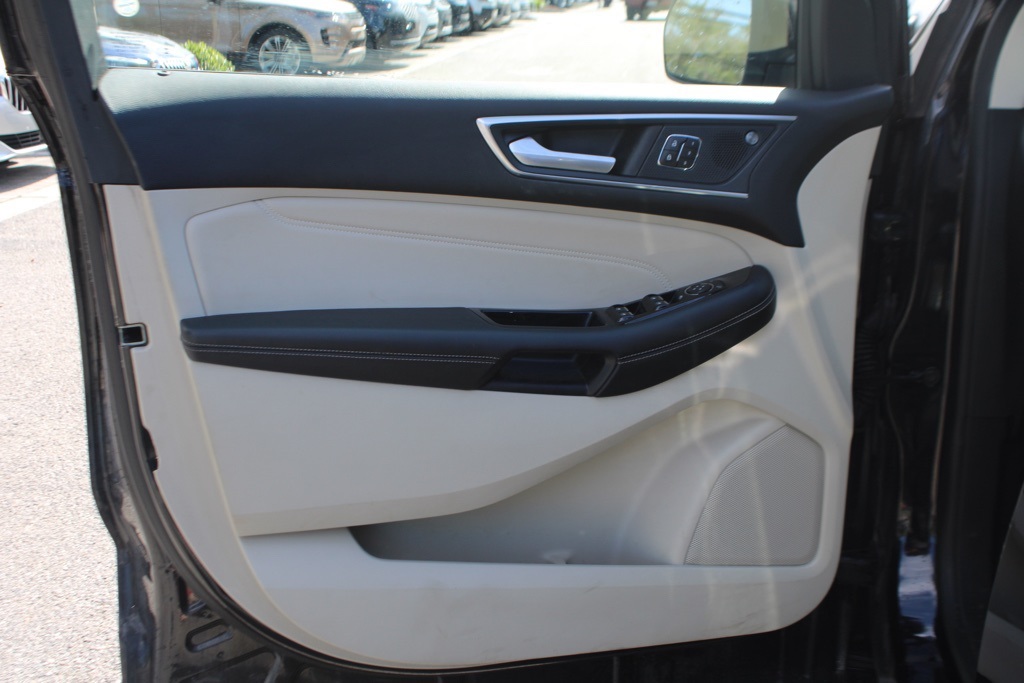 2019 Ford Edge Titanium photo 10