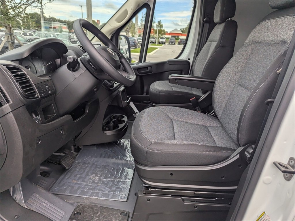 2025 Ram 1500 Tradesman photo 12