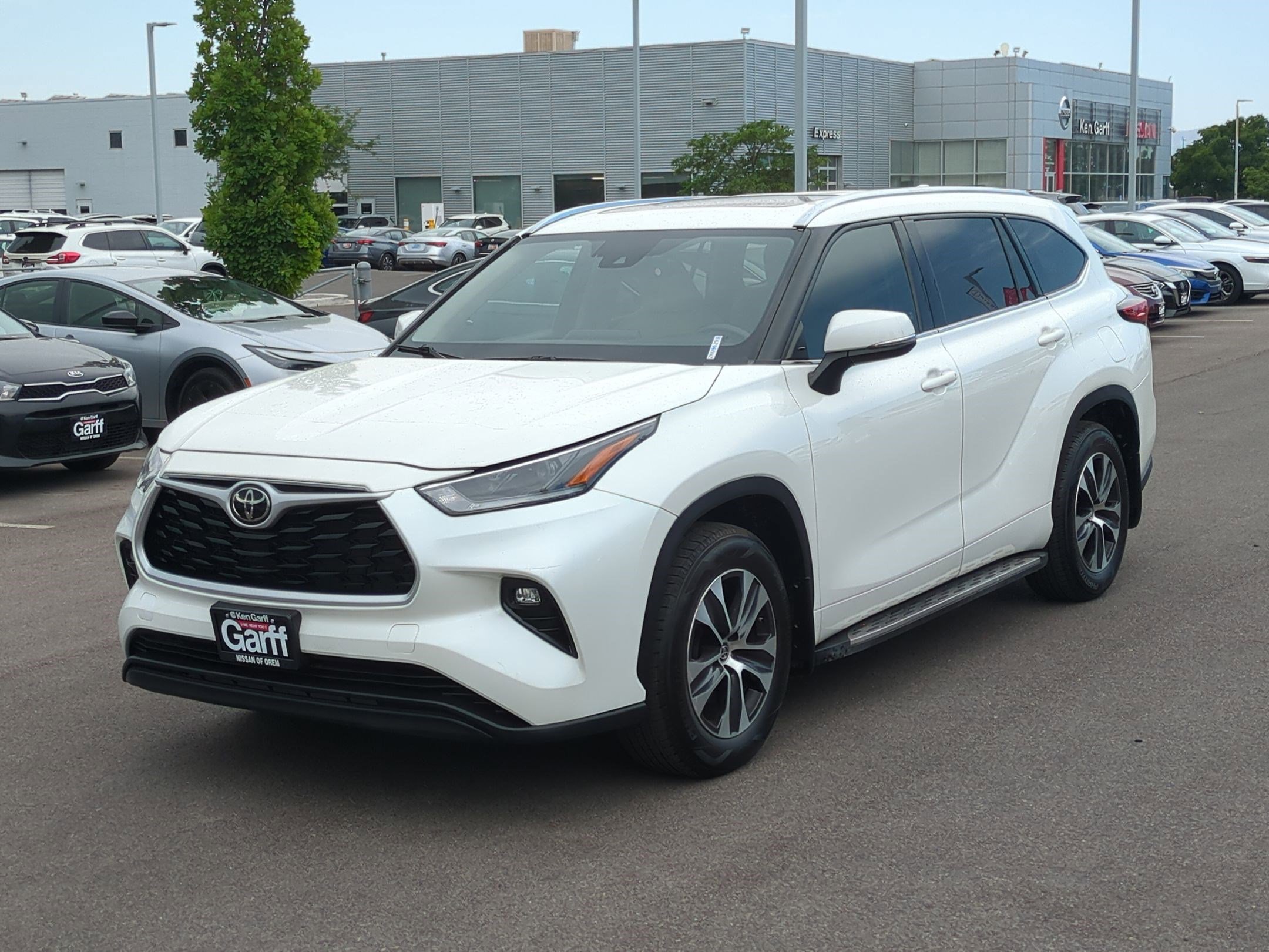 2021 Toyota Highlander XLE photo 6