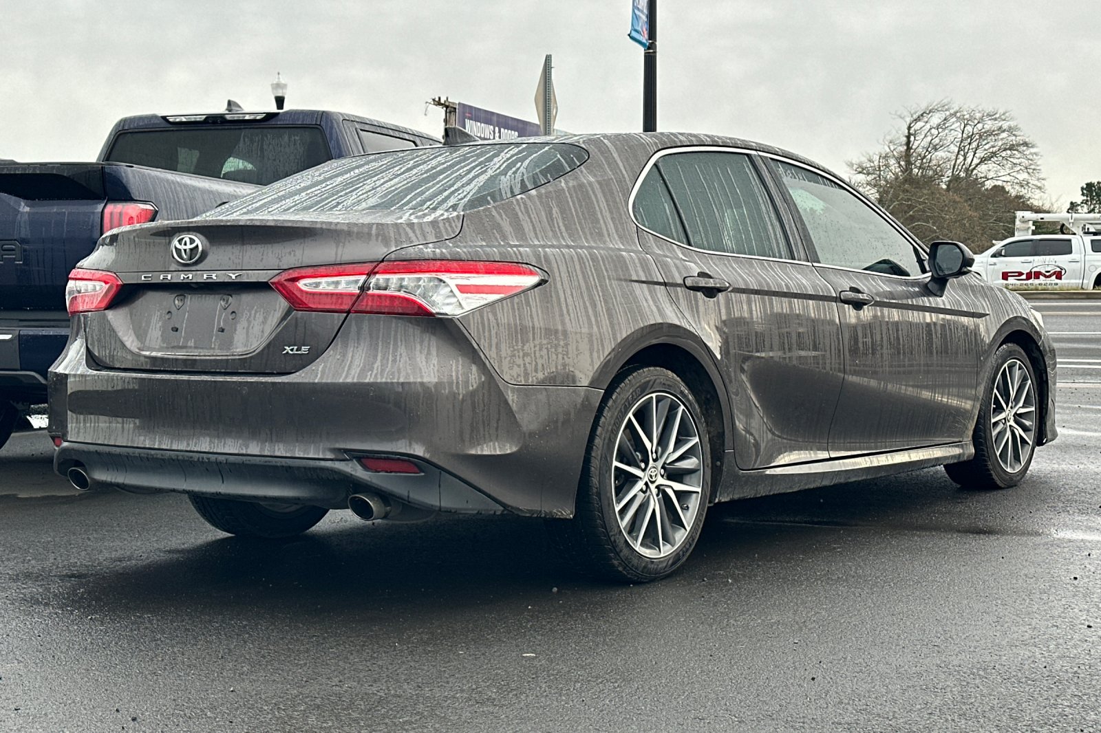 2018 Toyota Camry XLE photo 3