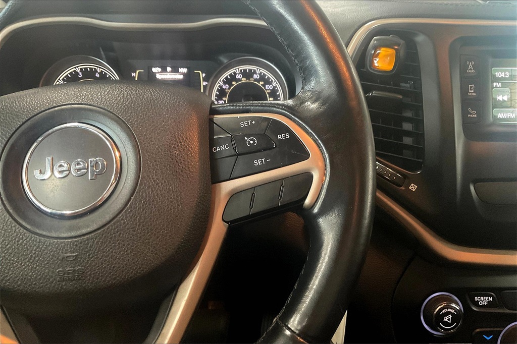 2015 Jeep Cherokee Latitude photo 16