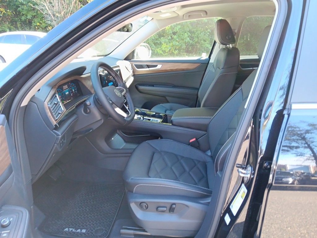 2025 Volkswagen Atlas SE Technology photo 9
