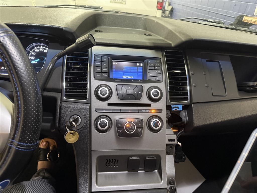 2014 Ford Taurus photo 5