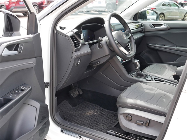2025 Volkswagen Taos SE photo 11