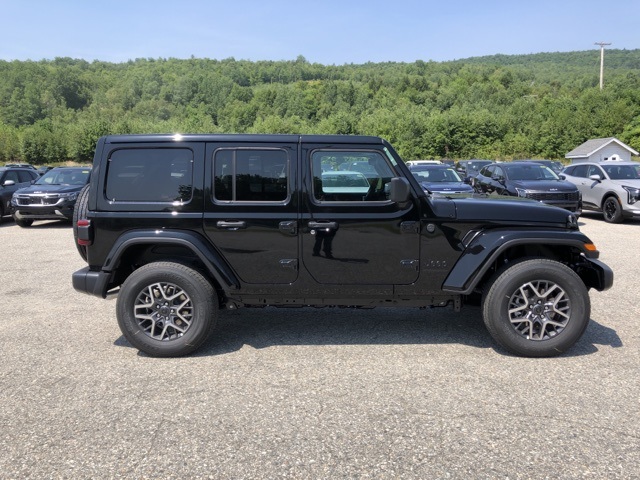 2025 Jeep Wrangler Sahara photo 2