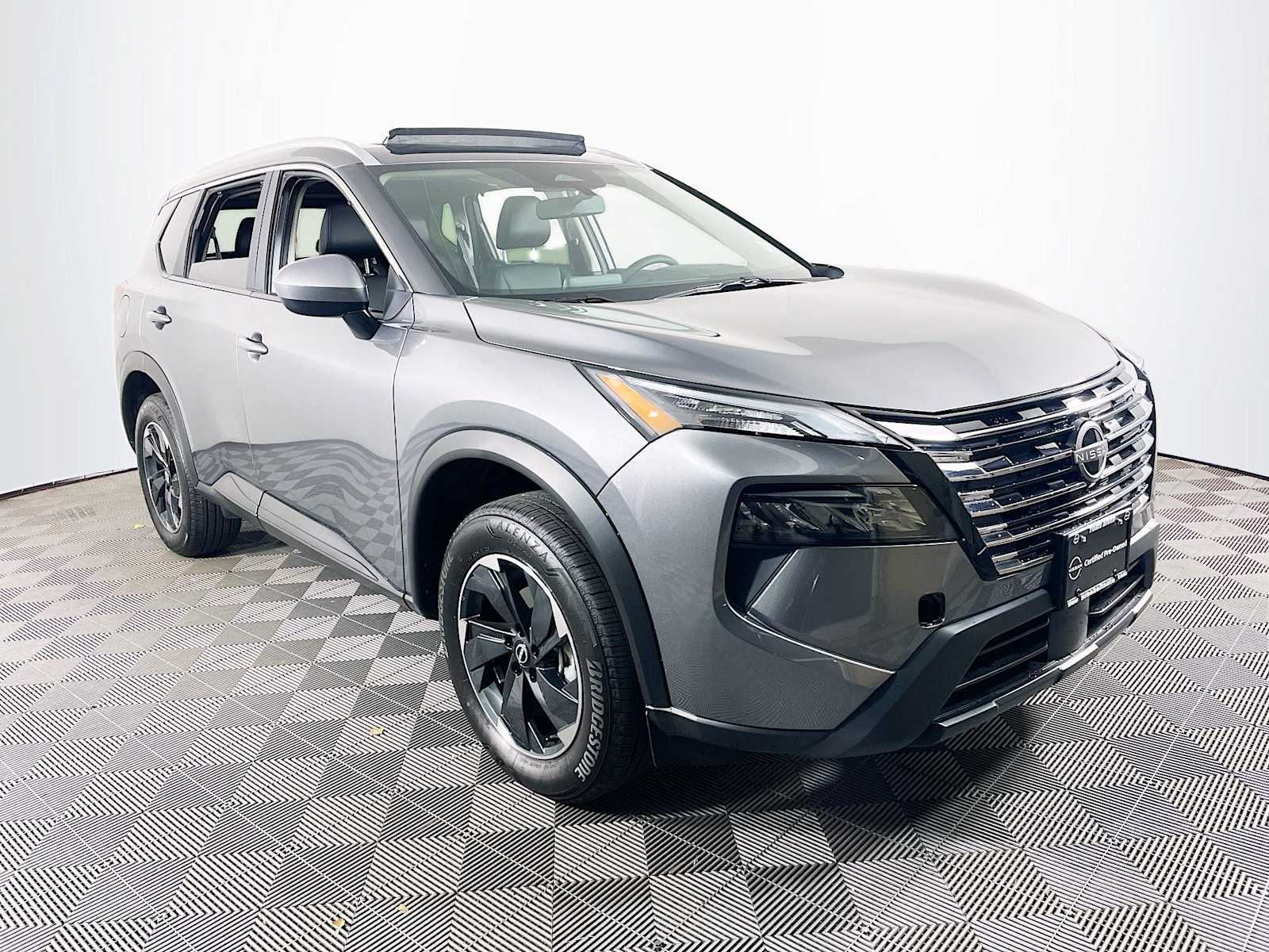 2026 Nissan Rogue SV photo 3