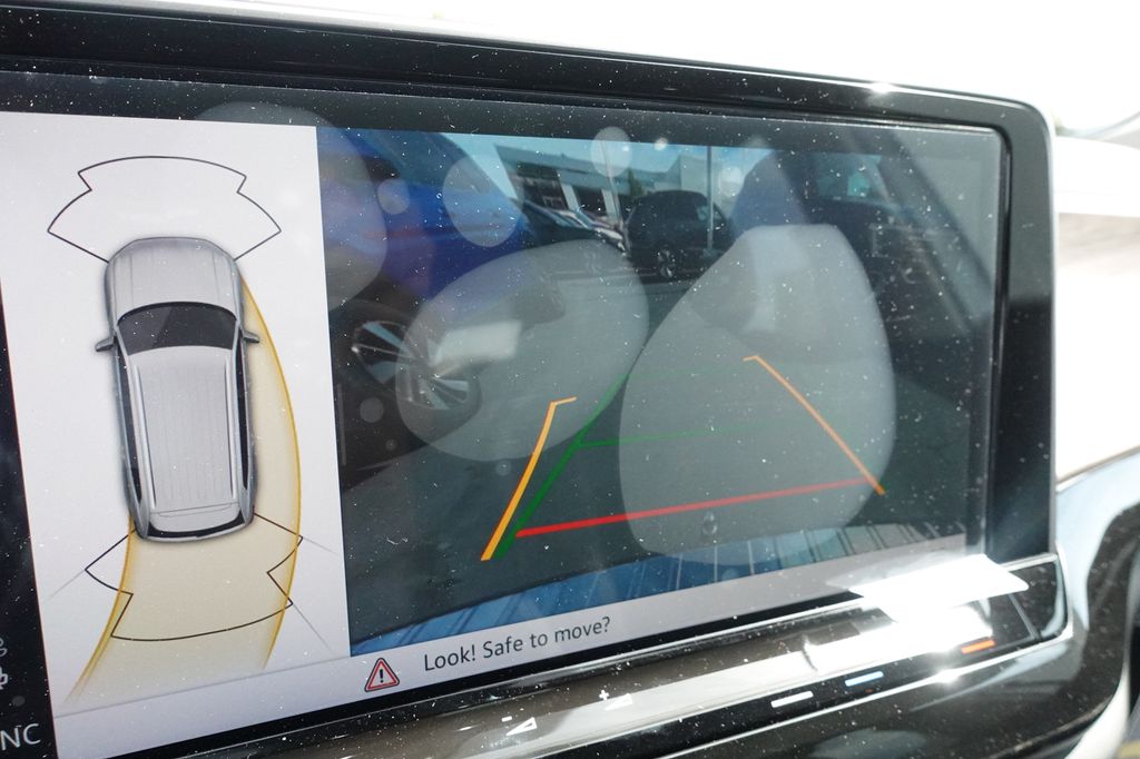 2025 Volkswagen Atlas SEL photo 21