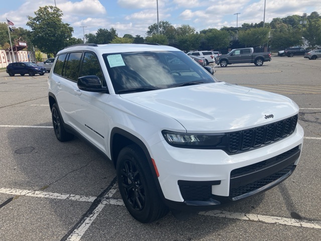 2024 Jeep Grand Cherokee Altitude photo 3