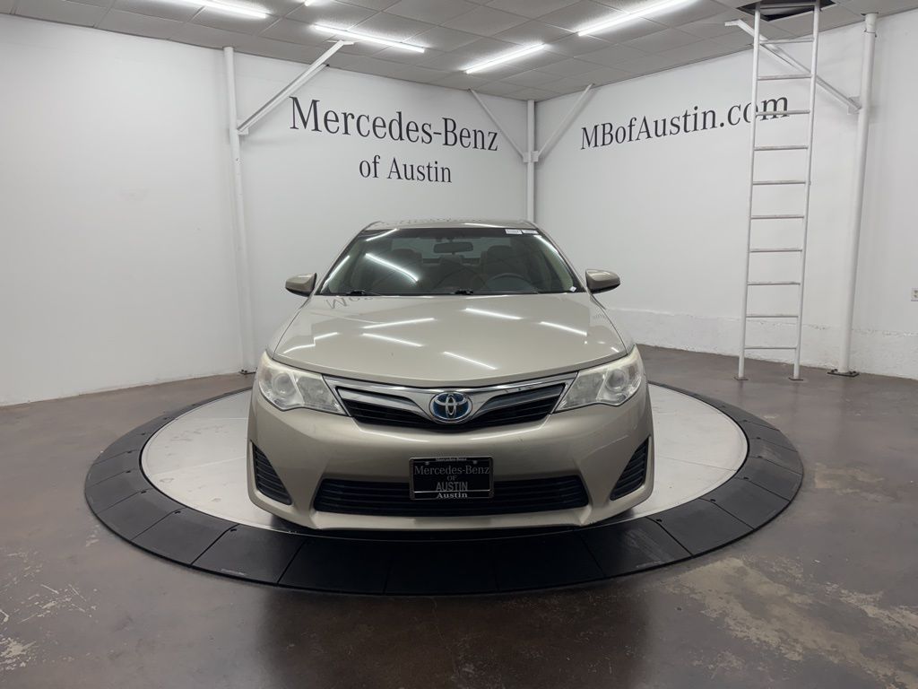 2014 Toyota Camry Hybrid LE photo 2