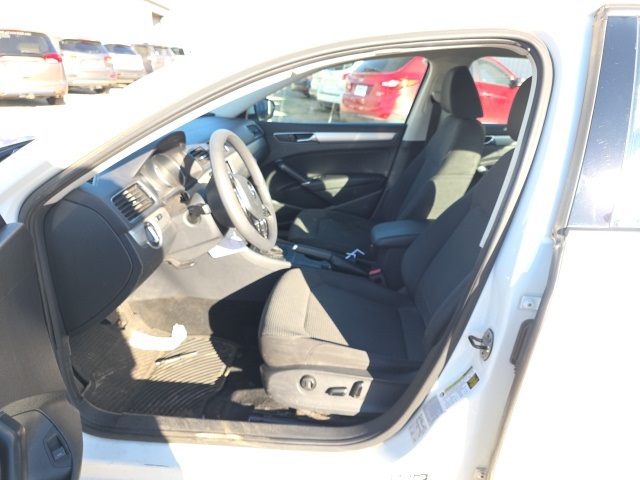 2018 Volkswagen Passat 2.0T S photo 12