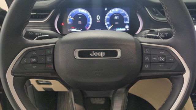 Used 2023 RED Jeep Limited image 16