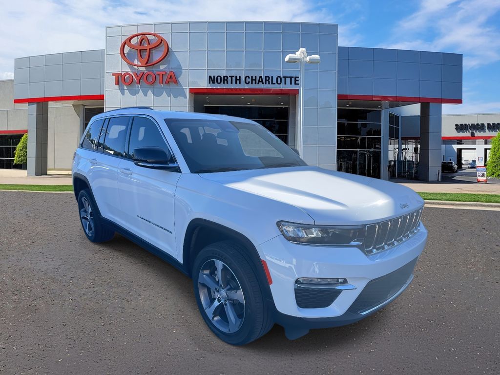 2022 Jeep Grand Cherokee 4xe's photo