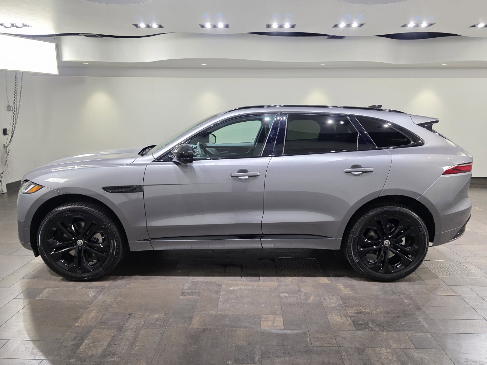2026 Jaguar F-PACE R-Dynamic S P250 photo 2