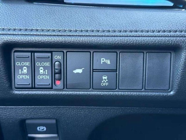 2025 Honda Odyssey Touring photo 17