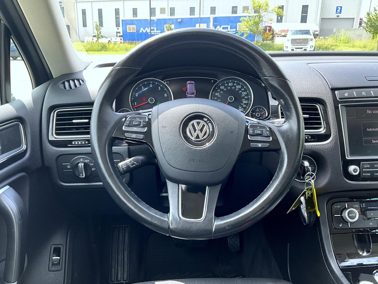2017 Volkswagen Touareg V6 Sport photo 12