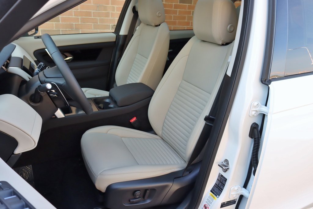 2025 Land Rover Discovery Sport S photo 13