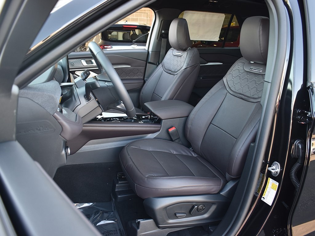 2025 Ford Explorer Platinum photo 5