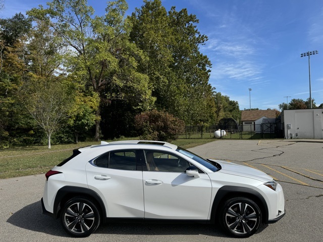 2020 Lexus UX 200 Premium photo 3