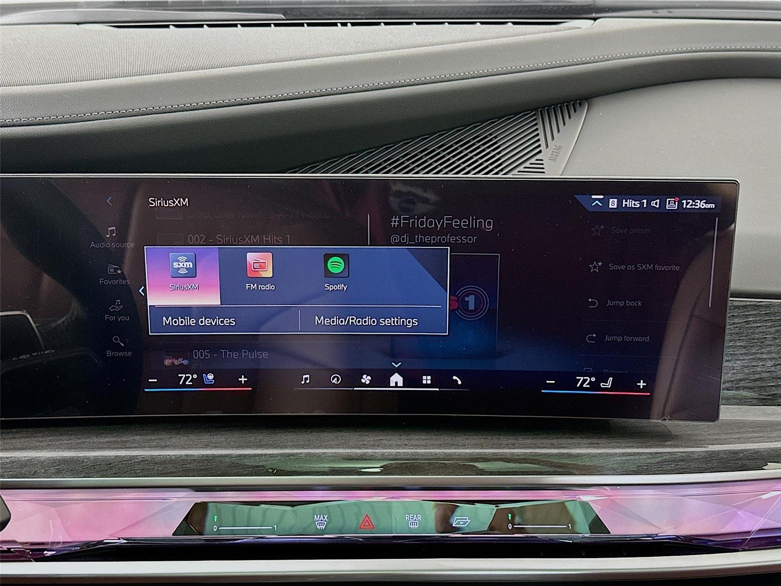 2026 Bmw 750e photo 14