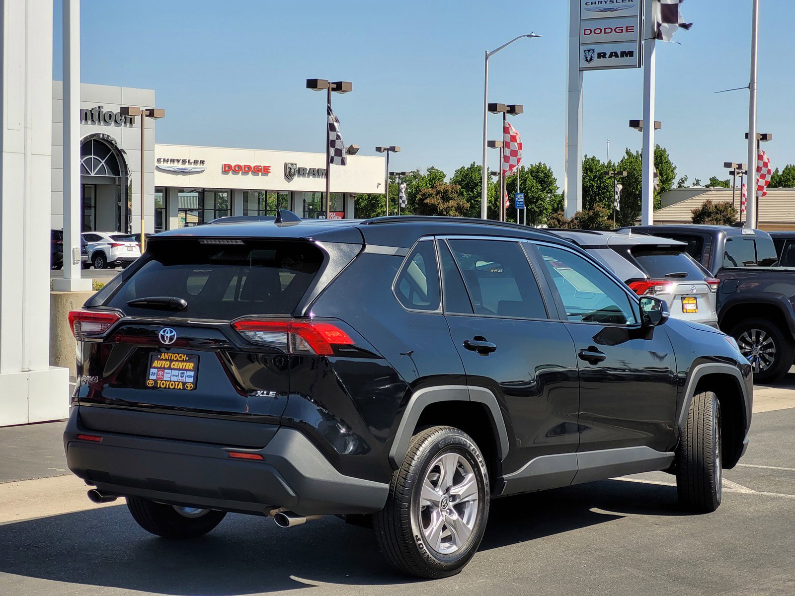 2024 Toyota RAV4 XLE photo 4