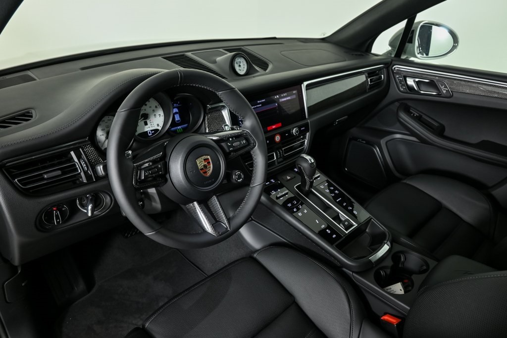 2026 Porsche Macan GTS photo 4