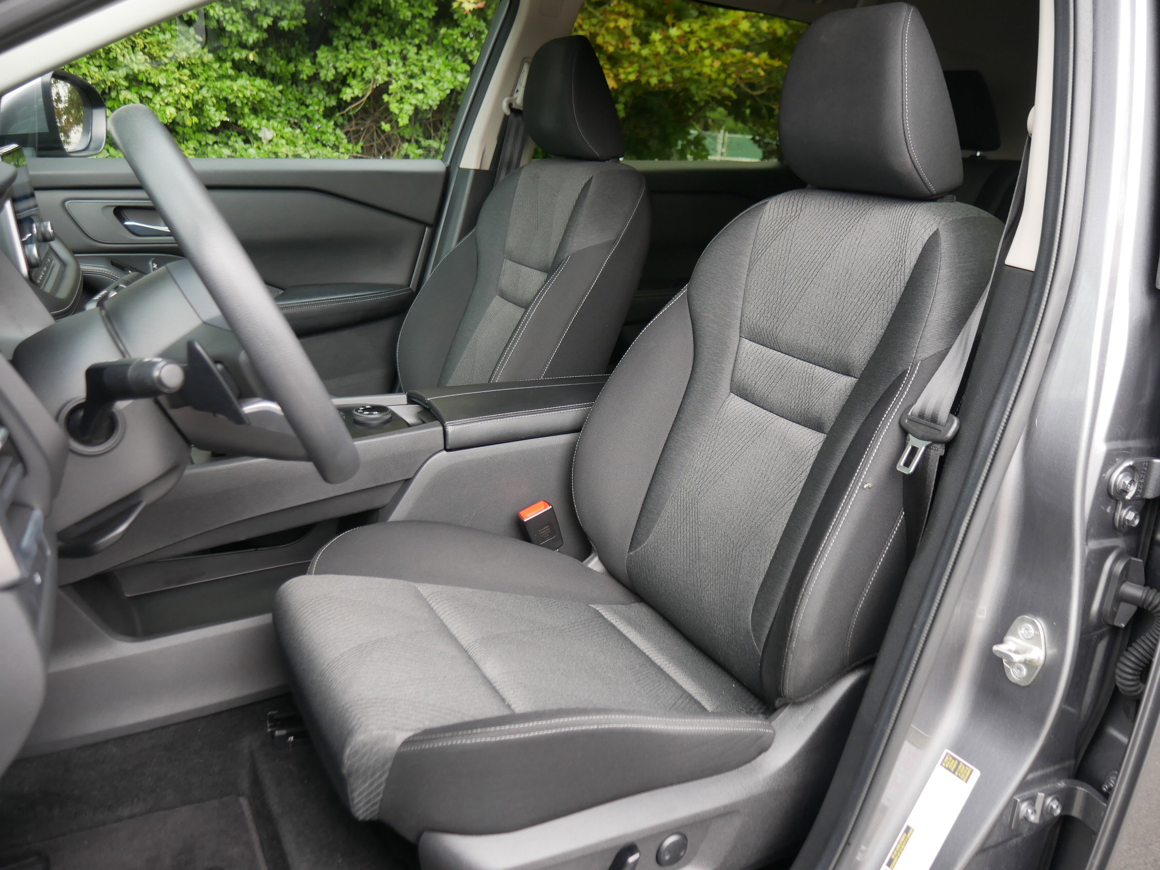 2024 Nissan Rogue SV photo 23