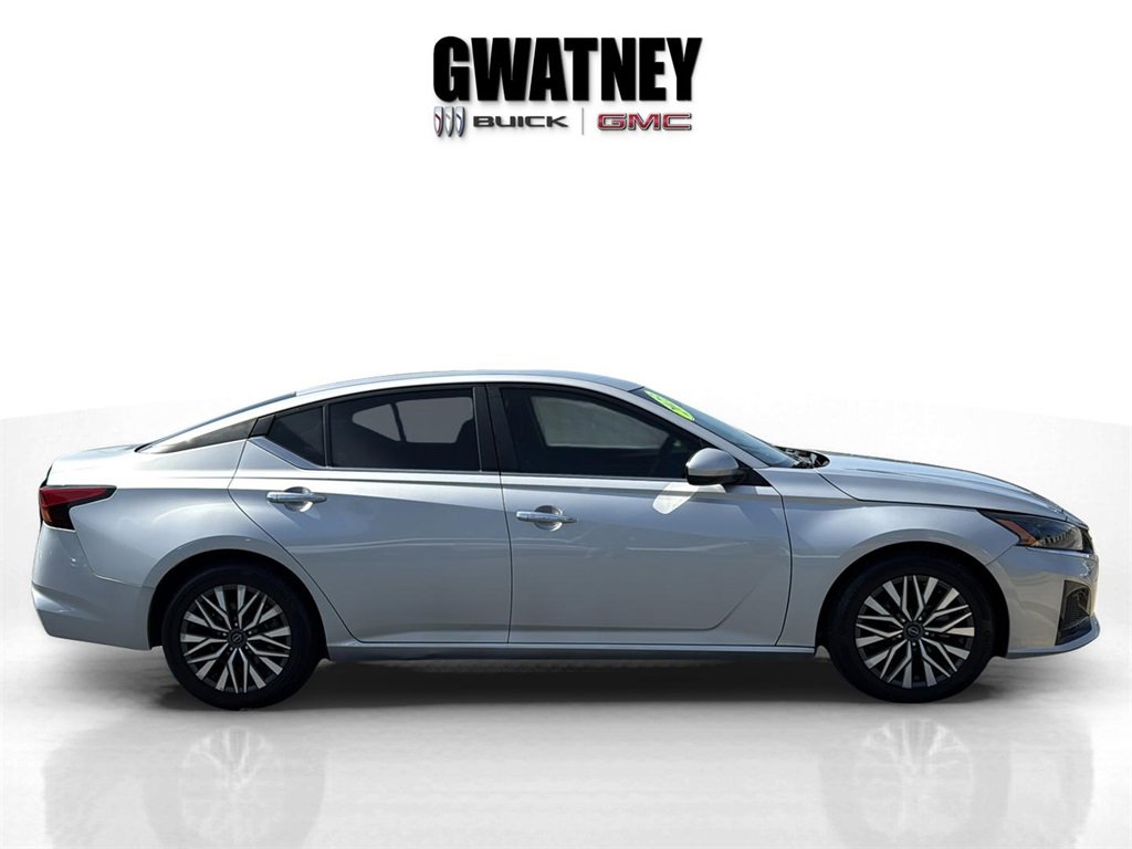 2023 Nissan Altima 2.5 SV photo 3