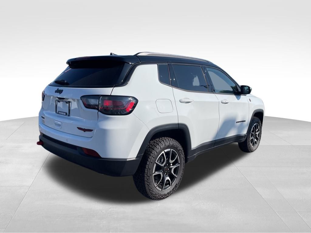 2025 Jeep Compass Trailhawk photo 3