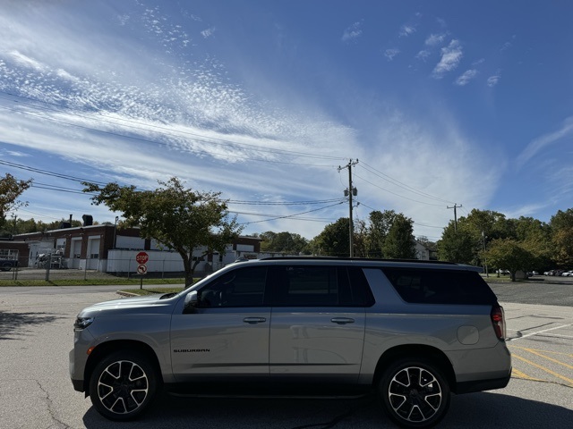 2024 Chevrolet Suburban RST photo 10