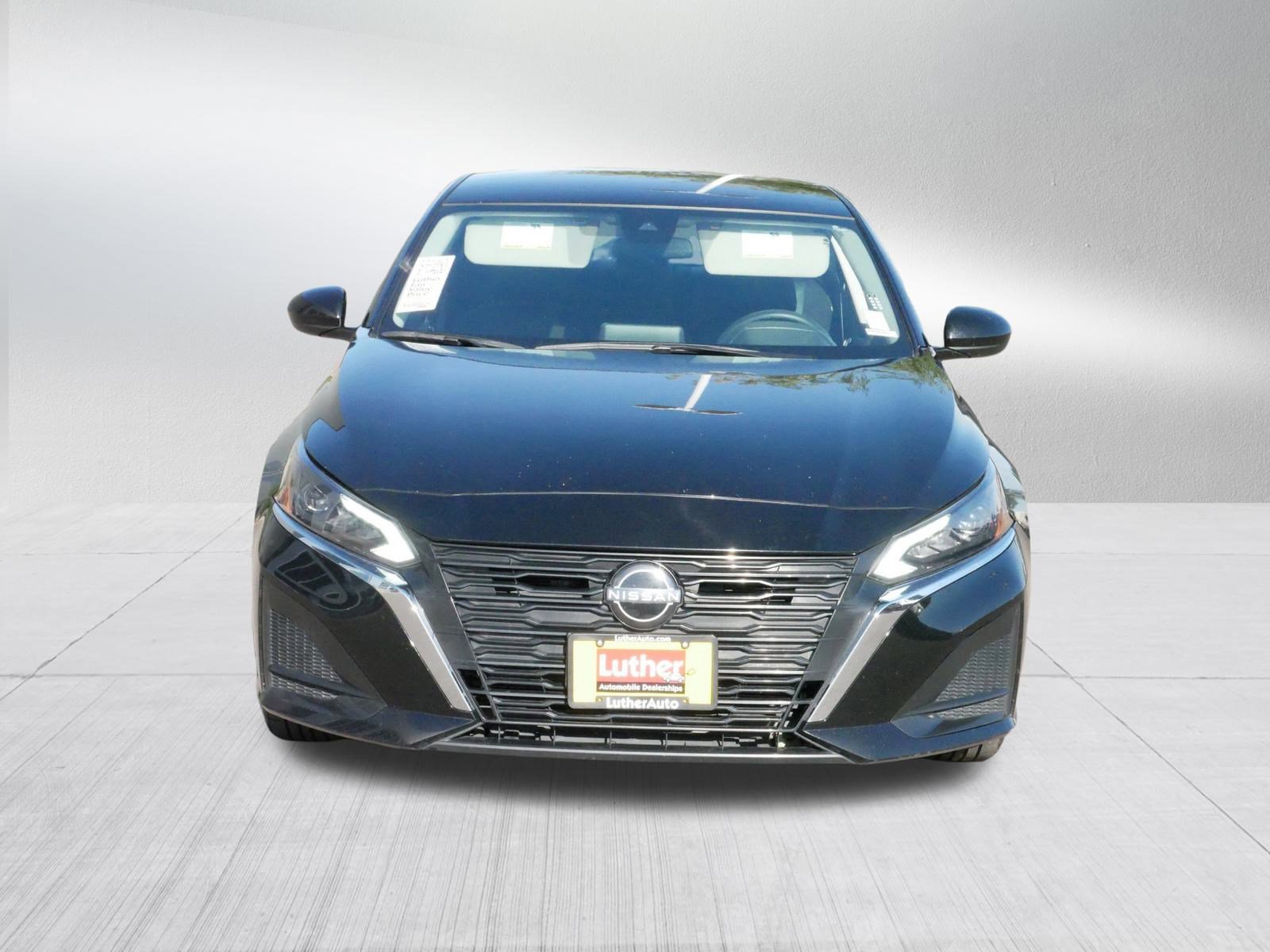 2023 Nissan Altima SV photo 2