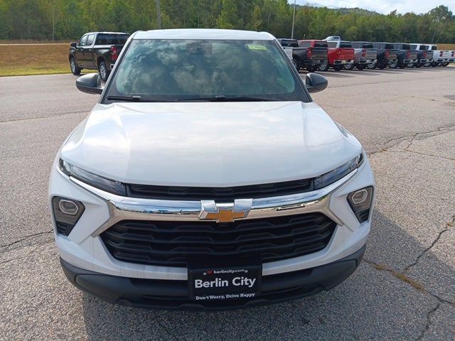 2026 Chevrolet Trailblazer LS photo 2