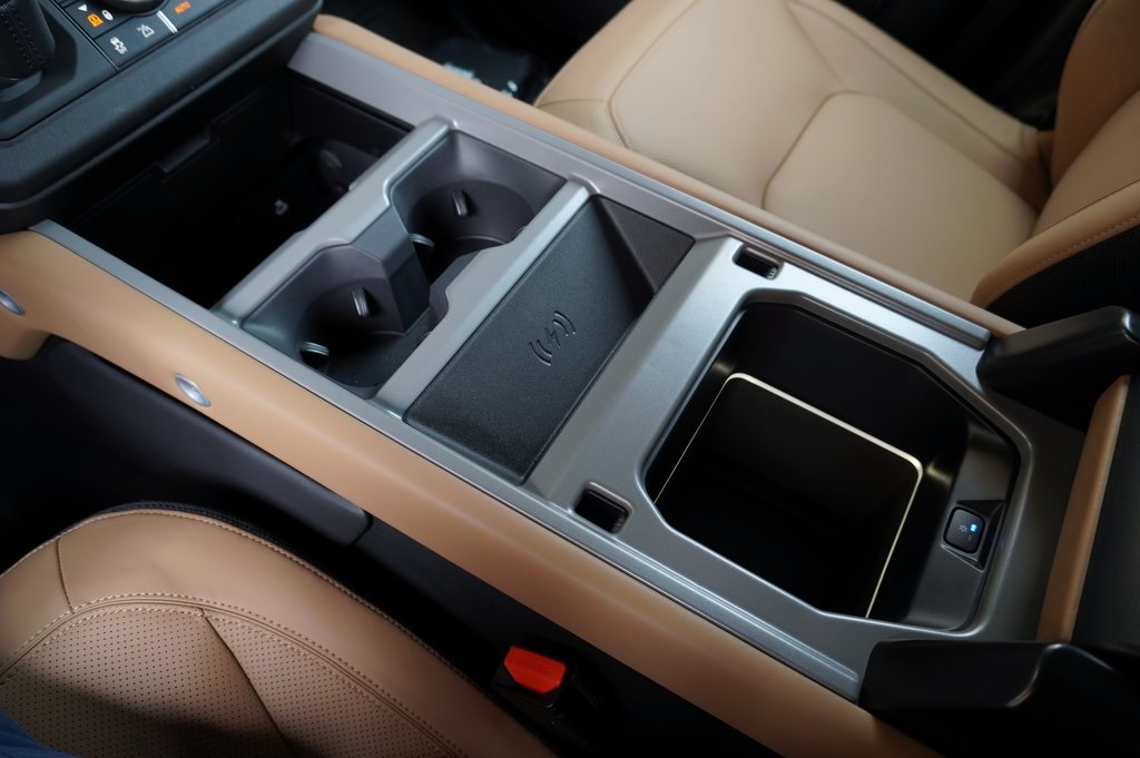 2025 LAND ROVER DEFENDER - Image 28