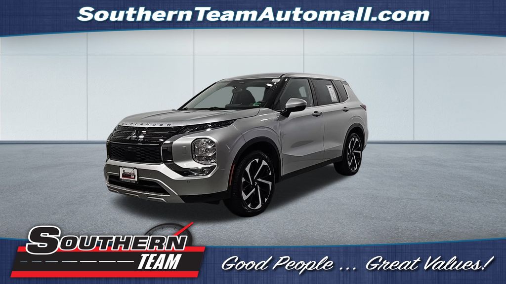 2023 Mitsubishi Outlander SE's photo